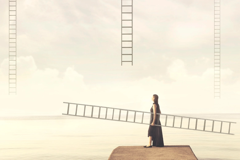 Curso empresas Narrativa estratégica para empresas mujer escaleras - IMG780